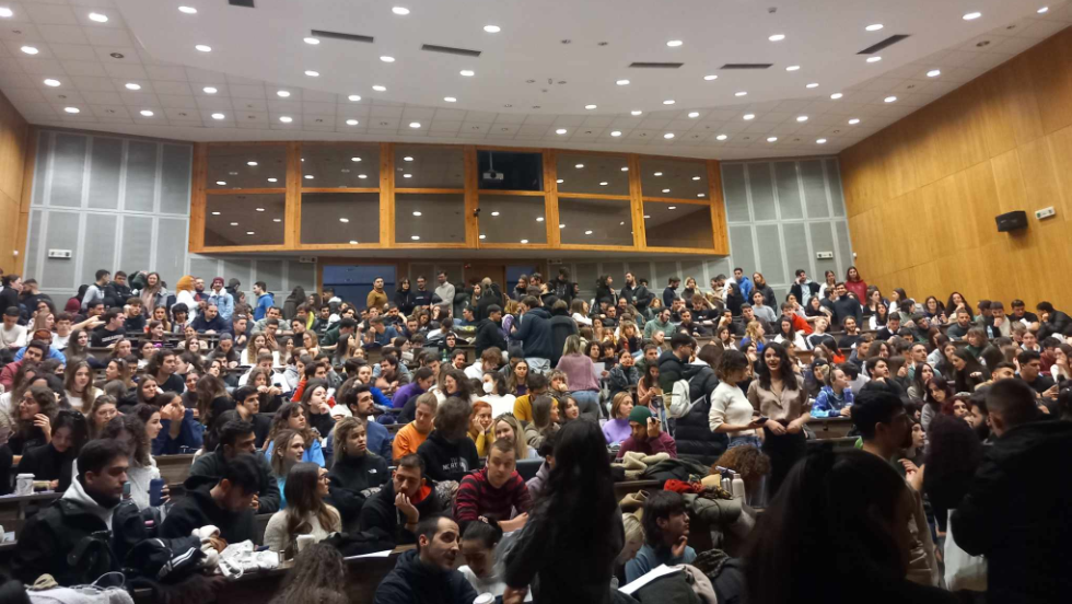 Η πρωτοφανής μαζικότητα στη γενική συνέλευση της σχολής Ηλεκτρολόγων Μηχανικών ΕΜΠ καταρρίπτει το κυβερνητικό αφήγημα περί μειοψηφιών